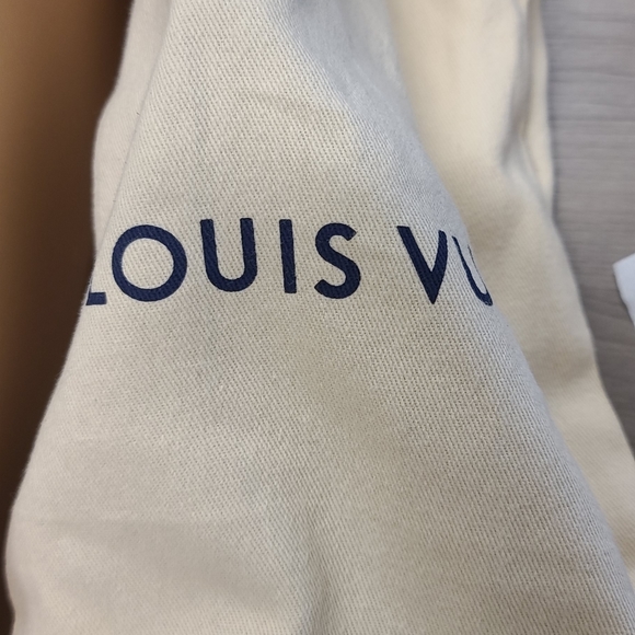 Louis Vuitton patent heels size 35.5 - Picture 8 of 16